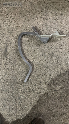 Hundai elantra  bagaj menteşesi