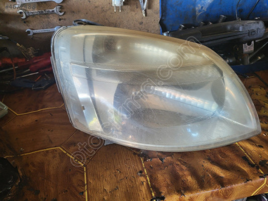 Citroen berlingo sağ far