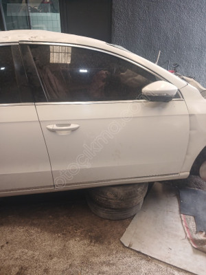 VW PASSAT B7 KASA SAĞ ÖN KAPI ÇIKMA