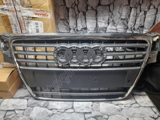 Audi A4 Ön Panjur Çıkma Orjinal