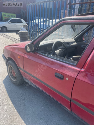 Skoda Felecia sağ ön kapı