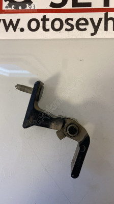 8W0831404A audi A4  2017 sağ arka kapı üst menteşesi