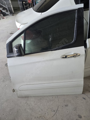 Ford coruıer çıkma ön sol kapı dolu