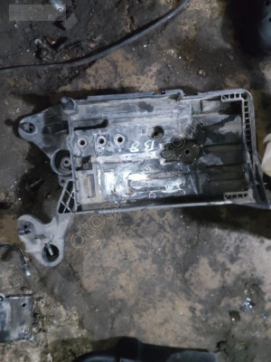 VOLKSWAGEN PASSAT B8 AKÜ AYAĞI