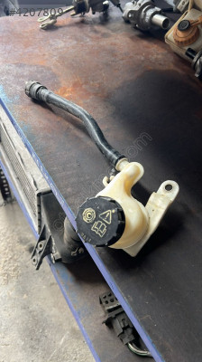 Ford Fiesta hidrolik yağ bidonu