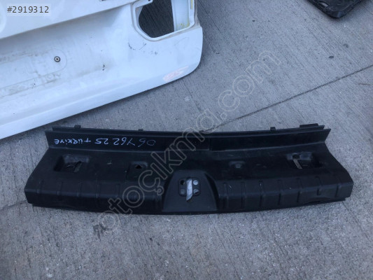 BMW 3 SERİ F30 BAGAJ KİLİD KAPLAMASI 7351650