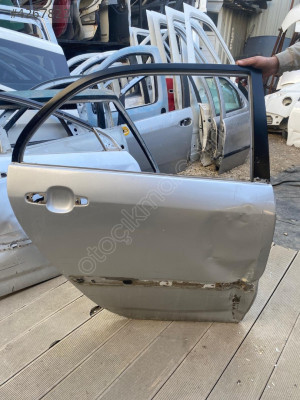 2003 2006 Toyota corolla çıkma arka sağ kapı
