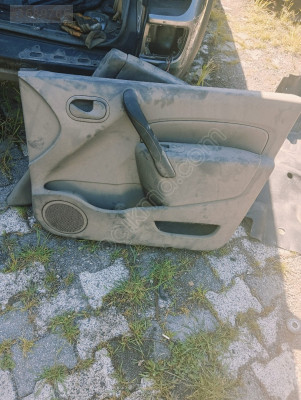 Renault Megane 3 sağ ön kapı döşemesi