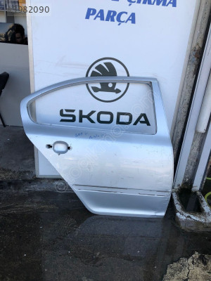 SKODA OCTAVİA SAĞ ARKA KAPI