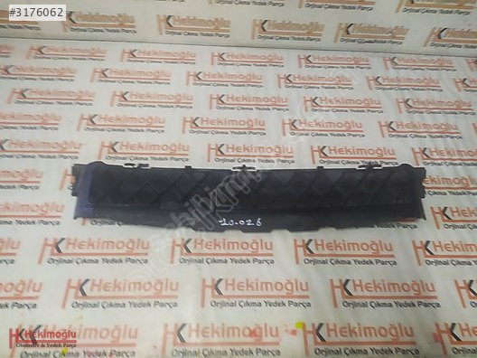 VW TİGUAN RADYATÖR ALT PLASTİK BRAKET 5N0121341 B