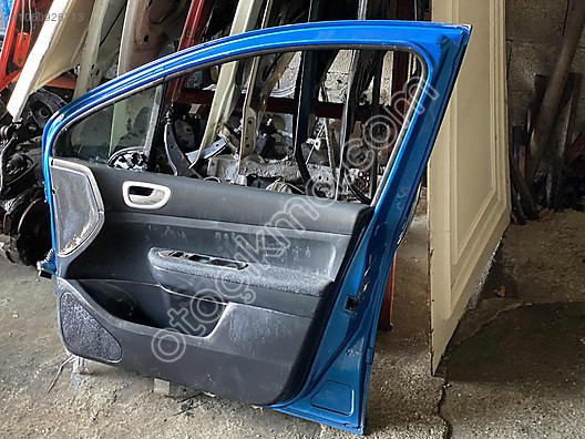 Peugeot 307 Modeli İçin Sağ Arka Kapı Çıkma Parçası