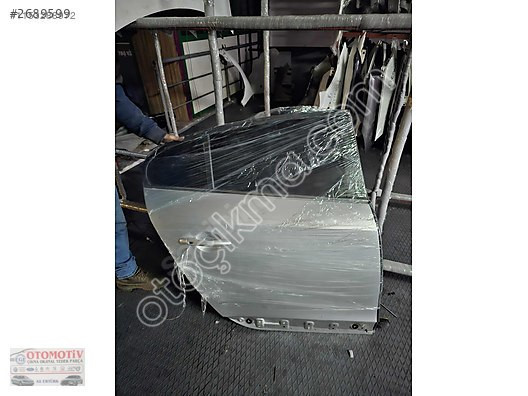 RENAULT FLUANCE GRİ SAĞ ARKA KAPI ORJİNAL HATASIZ BOYASİZ
