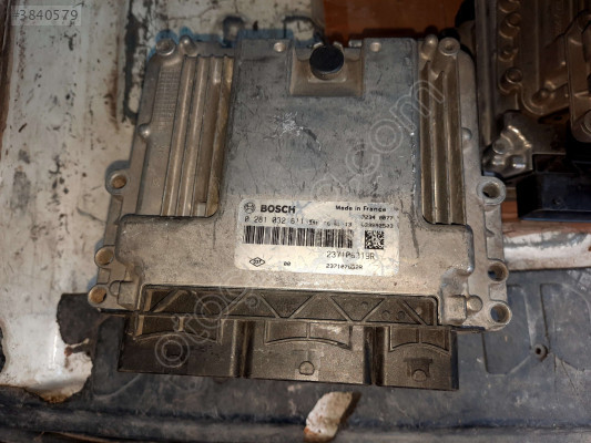 Renault Clio 4 motor beyni 0 281 032 811