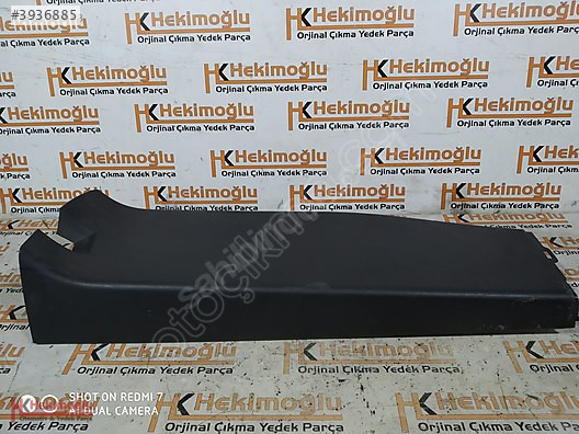 VW TRANSPORTER T7 CARAVELLE SAĞ ORTA DİREK KAPLAMA PLASTİĞİ ALT