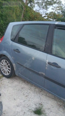 Renault Scenic 2 sağ arka kapi