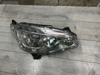 Peugeot 208 sağ ön far orjinal mercekli