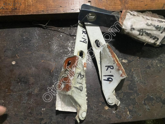 RENAULT 19 MOTOR KAPUTU MENTEŞESİ ORJİNAL ÇIKMA