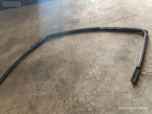 Nissan Qashqai sağ ön kapı fitili