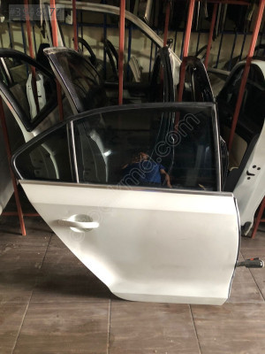 ÇIKMA HATASIZ VOLKSWAGEN JETTA SAĞ ARKA KAPI