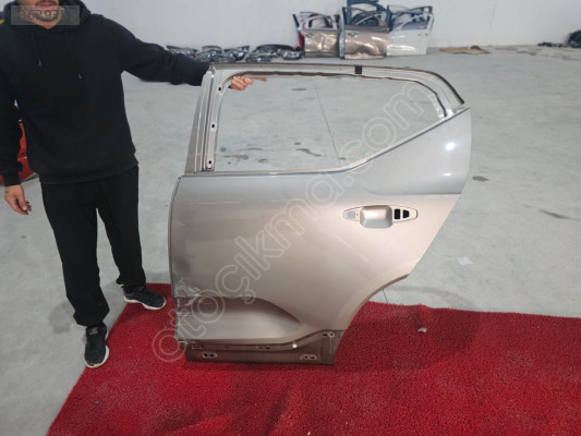 VOLVO XC40 BEJ RENK SOL ARKA KAPI ORJINAL LOKALLİK