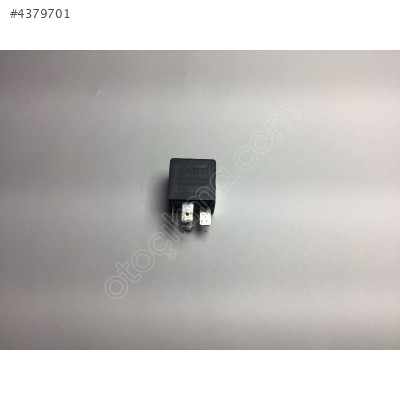 Audi A4 S4 Röle V23134-B52-X301 8D0951253A