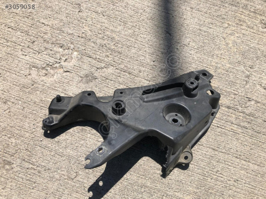 VOLVO S90 V90 SOL ÖN ÇAMURLUK BRAKETİ 31447897