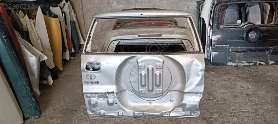 Toyota Rav4 arka bagaj kapağı