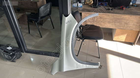 MERCEDES GLA W156 SAĞ ÖN ÇAMURLUK