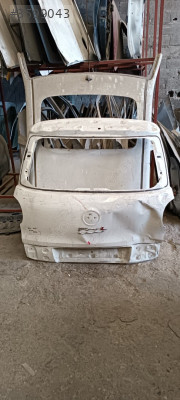 Fiat 500L arka bagaj kapağı