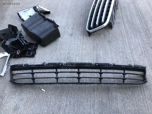 BMW 5 SERİ G30 LCİ ÖN TAMPON ORTA IZGARA 51139498597