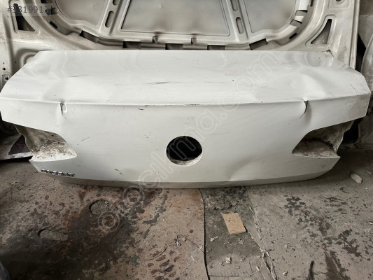 Passat B8 arka bagaj kapağı