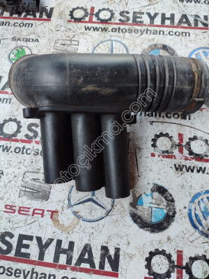 04E129651C Seat Leon 2015 hava filtre borusu