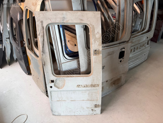 RENAULT EXPRESS ÇIKMA ORJİNAL BAGAJ KAPAĞI KD3