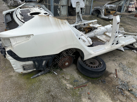 RENAULT LATİTUDE SAĞ SOL ARKA ÇAMURLUK ÜÇEL OTO ÇIKMA BURSA