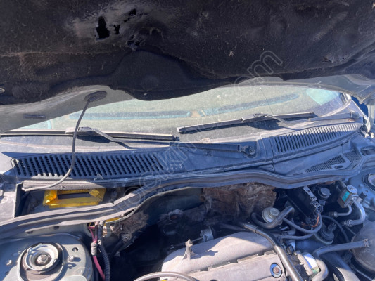 Renault Megane 1 ön cam ızgarası