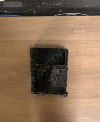 1J0937124K VW PASSAT GOLF 6 TOURAN SİGORTA KUTUSU