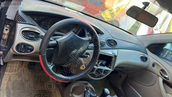 Ford Focus 1 Göğüslük orj çıkma