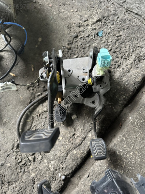 FORD TRANSİT CUSTOM PEDAL TAKIMI ÜÇEL OTO ÇIKMA YEDEK PARÇA