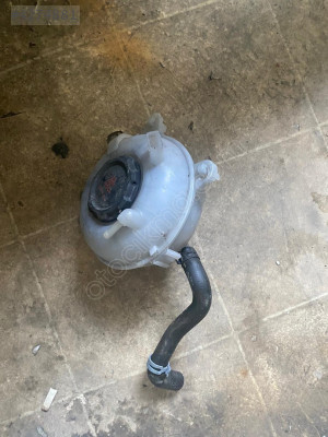 AUDİ Q3 CAM SU BİDONU OTO FEDAİ