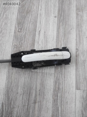 VOLKSWAGEN TİGUAN SAG ARKA KAPI BRAKETİ 5N0837017E