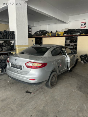 RENAULT FLUENCE SAĞ ARKA ÇAMURLUK ORJİNAL ÇIKMA