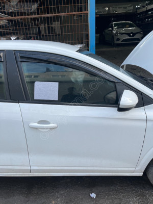 RENAULT TALİANT SAĞ ÖN KAPI SÖKME HATASIZ BEYAZ