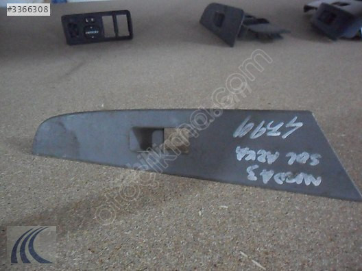 MAZDA 3 2005 ÇIKMA SOL ARKA CAM DÜĞMESİ PLASTİK ÇERÇEVESİ