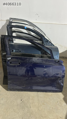Volkswagen golf 20-22sağ ön kapı ufak hasarlı