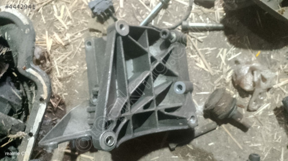 AUDİ A8 4.2 KLİMA BAĞLANTI BRAKETİ