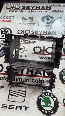 5K0858089 vw golf 6 orta konsol teyp göğüsü yuvası