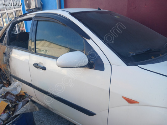 FORD FOCUS 1 SAĞ ÖN KAPI ÇIKMA