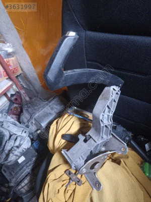 Renault Megane 4 El fren kolu