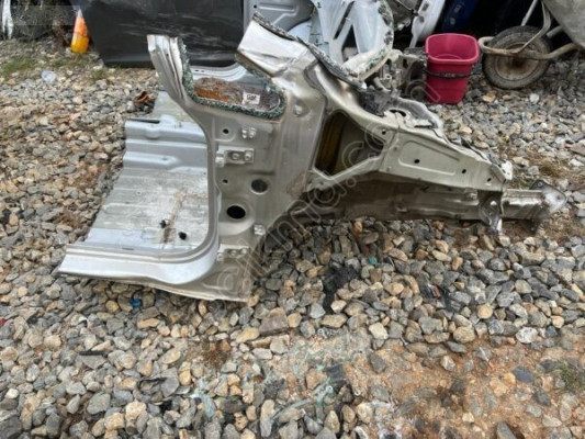 OPEL CORSA D SAĞ ÖN ÇEYREK  ÇIKMA SÖKME YEDEK PARÇA