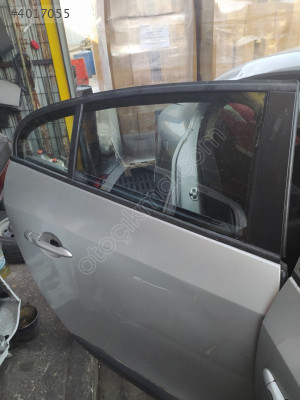Renault Fluence sağ arka kapı